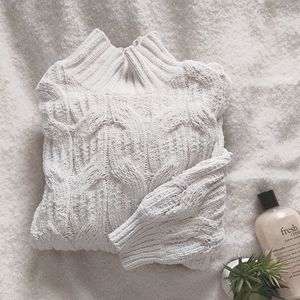 Cozy white cable knit sweater - Size M